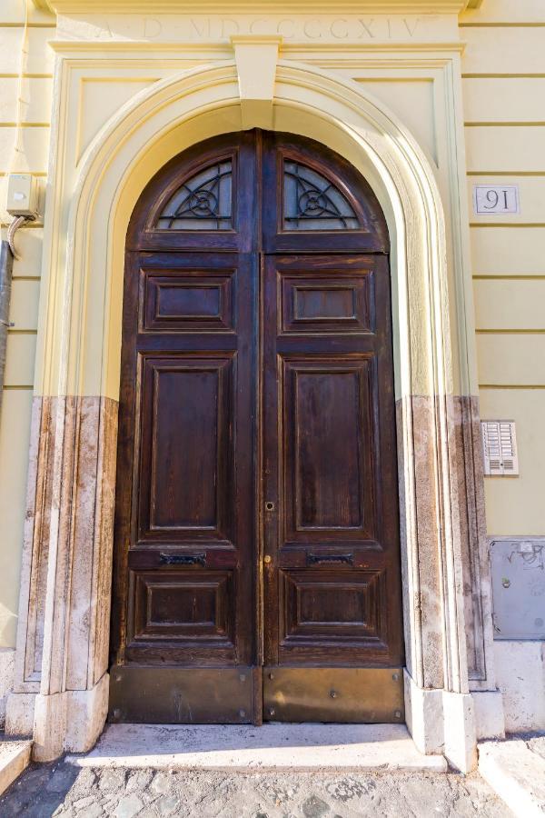Assisi Style Flat Trastevere Rome Bagian luar foto